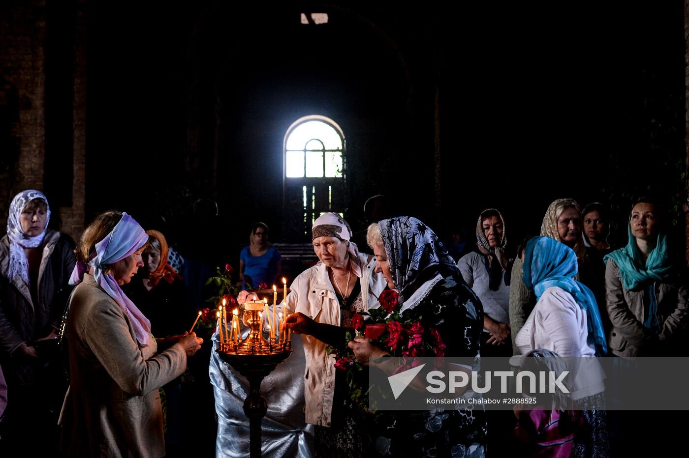 Religious procession to Svyatoye Lake in Menyusha village, Novgorod Region