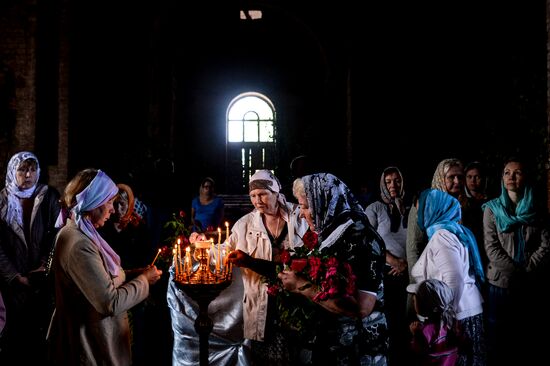 Religious procession to Svyatoye Lake in Menyusha village, Novgorod Region