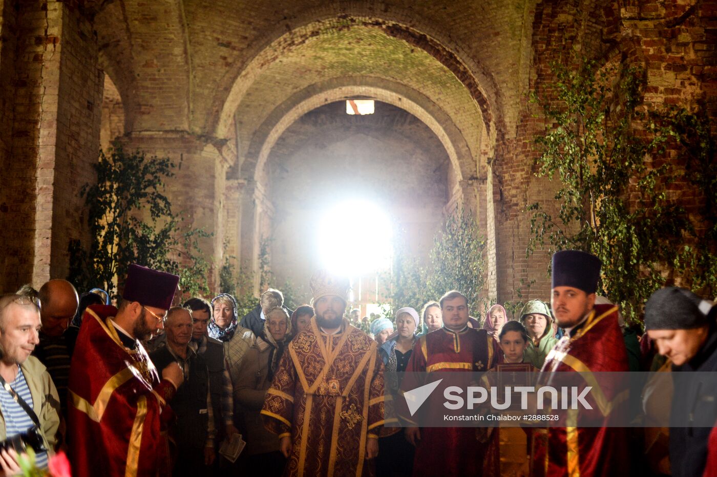 Religious procession to Svyatoye Lake in Menyusha village, Novgorod Region