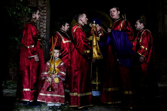 Religious procession to Svyatoye Lake in Menyusha village, Novgorod Region