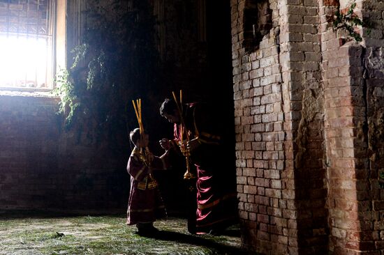 Religious procession to Svyatoye Lake in Menyusha village, Novgorod Region