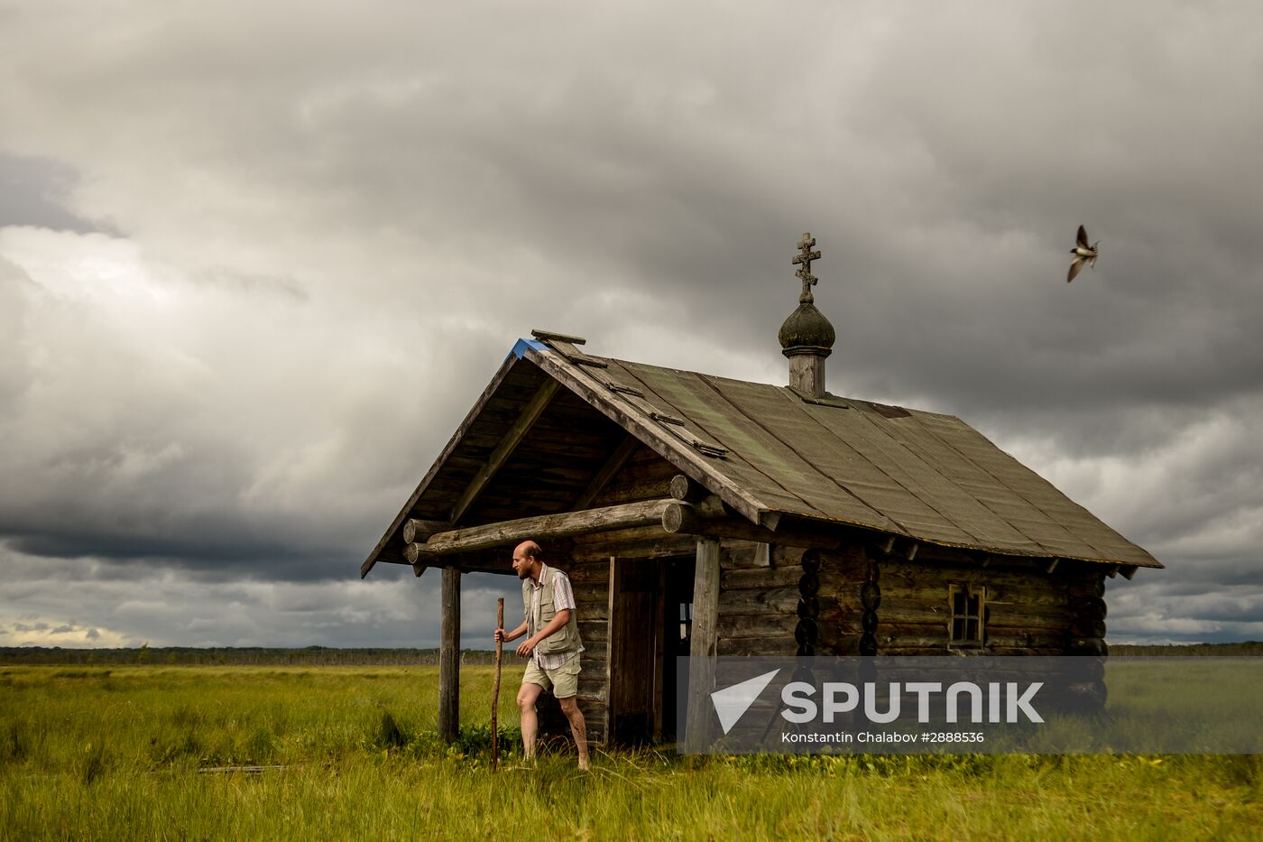 Religious procession to Svyatoye Lake in Menyusha village, Novgorod Region