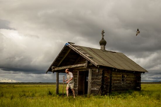 Religious procession to Svyatoye Lake in Menyusha village, Novgorod Region