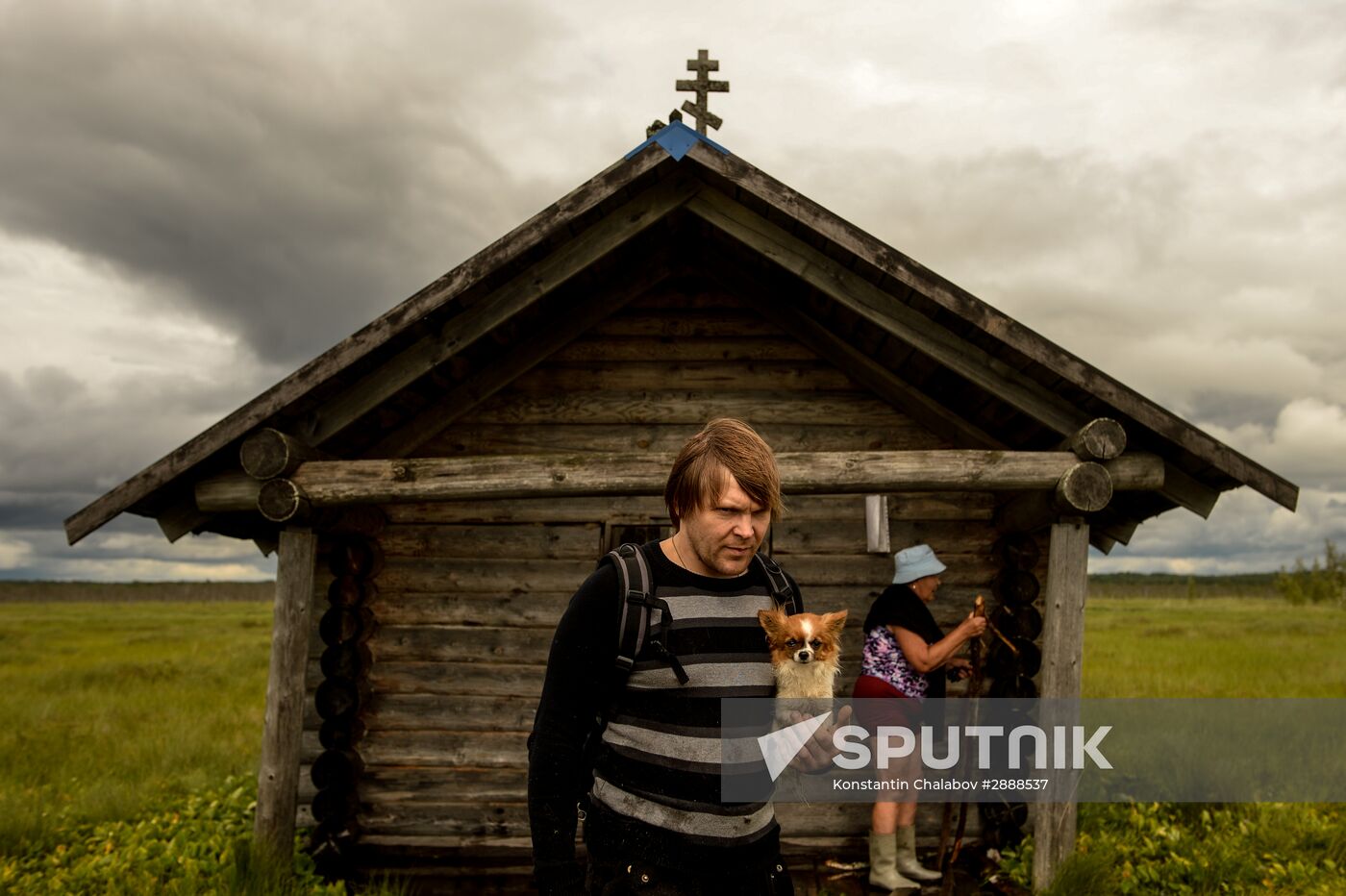 Religious procession to Svyatoye Lake in Menyusha village, Novgorod Region