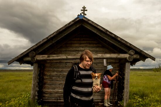 Religious procession to Svyatoye Lake in Menyusha village, Novgorod Region