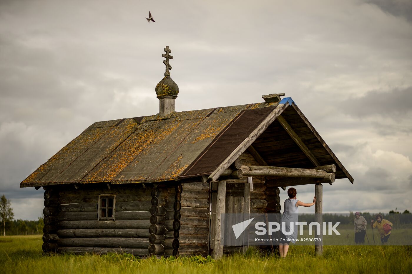 Religious procession to Svyatoye Lake in Menyusha village, Novgorod Region