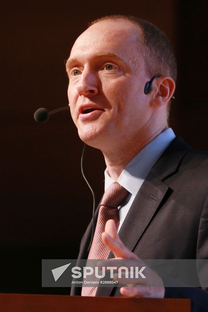 Carter Page delivers a lecture in Moscow