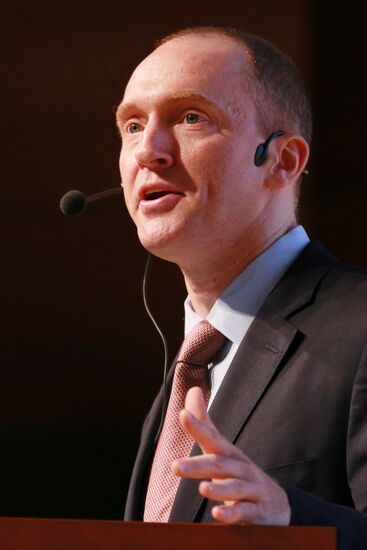 Carter Page delivers a lecture in Moscow