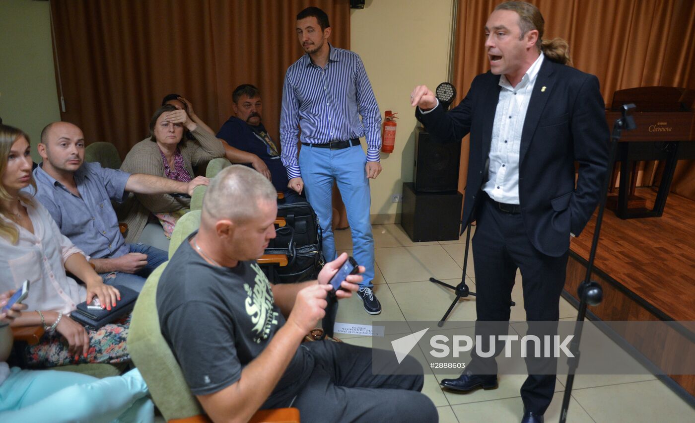 Radicals in Kiev disrupt book presentation at Russian Science and Culture Center
