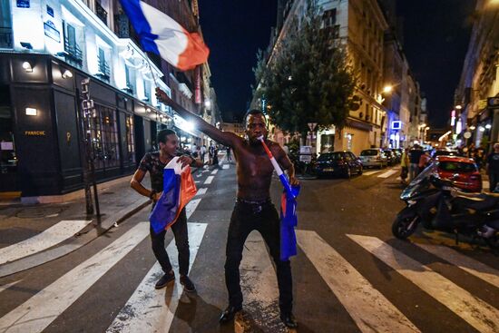 People watch Euro 2016 Germany vs. France match in Paris