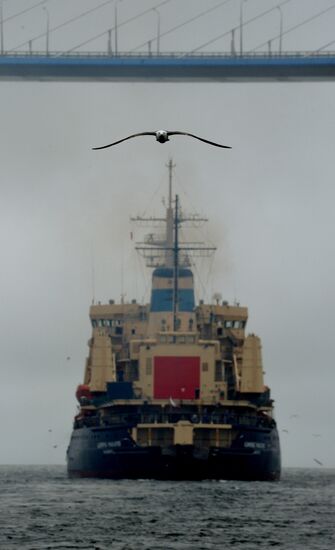 The Admiral Makarov icebreaker sets sail from Vladivostok