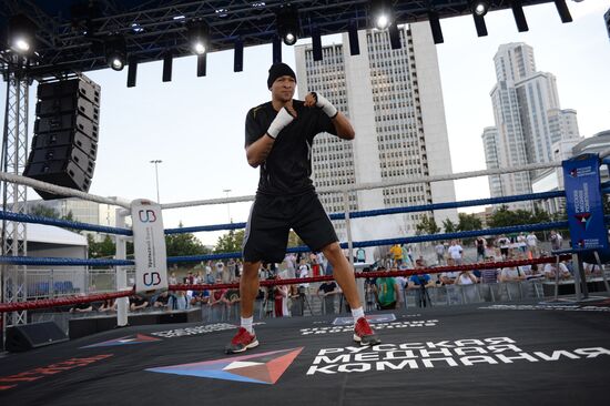 Boxing. Sergey Kovalev and Isaac Chilemba hold training