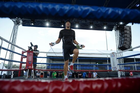 Boxing. Sergey Kovalev and Isaac Chilemba hold training