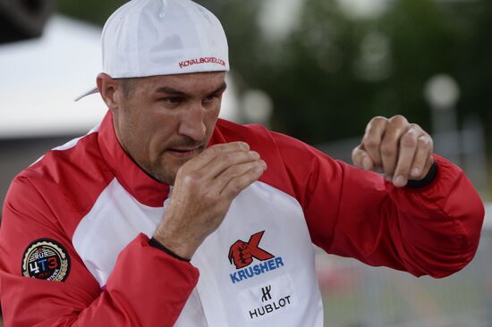 Boxing. Sergey Kovalev and Isaac Chilemba hold training