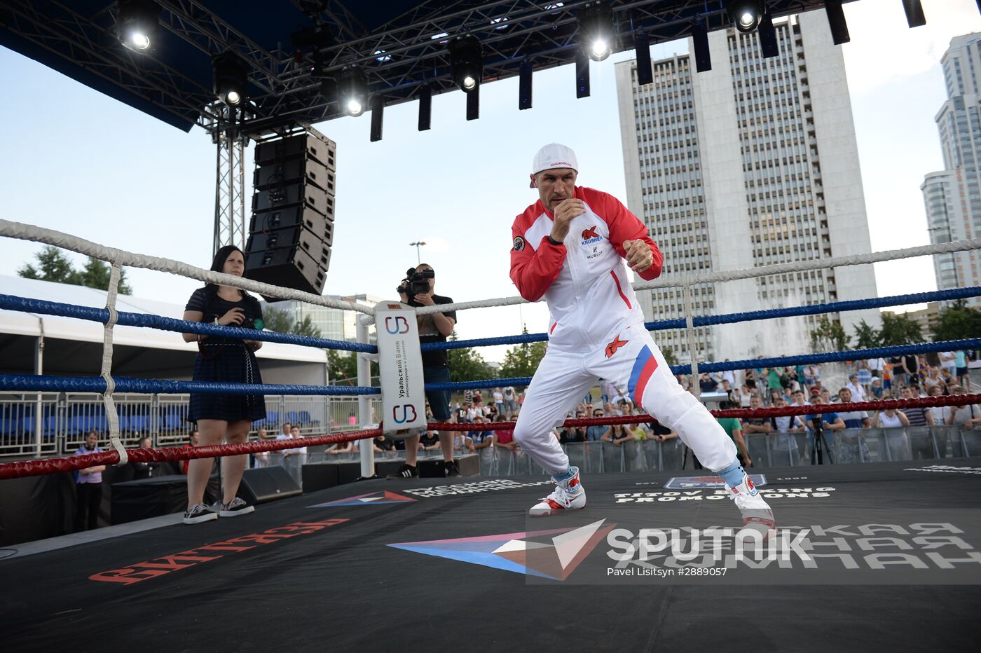 Boxing. Sergey Kovalev and Isaac Chilemba hold training