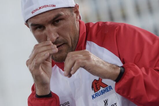 Boxing. Sergey Kovalev and Isaac Chilemba hold training