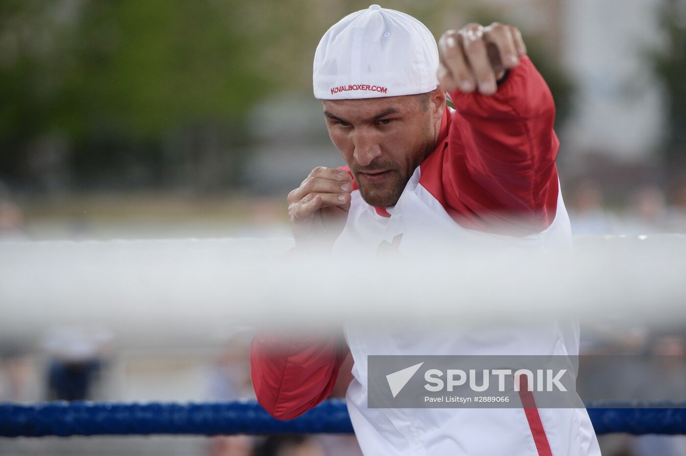 Boxing. Sergey Kovalev and Isaac Chilemba hold training