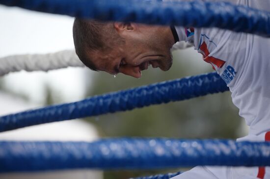 Boxing. Sergey Kovalev and Isaac Chilemba hold training