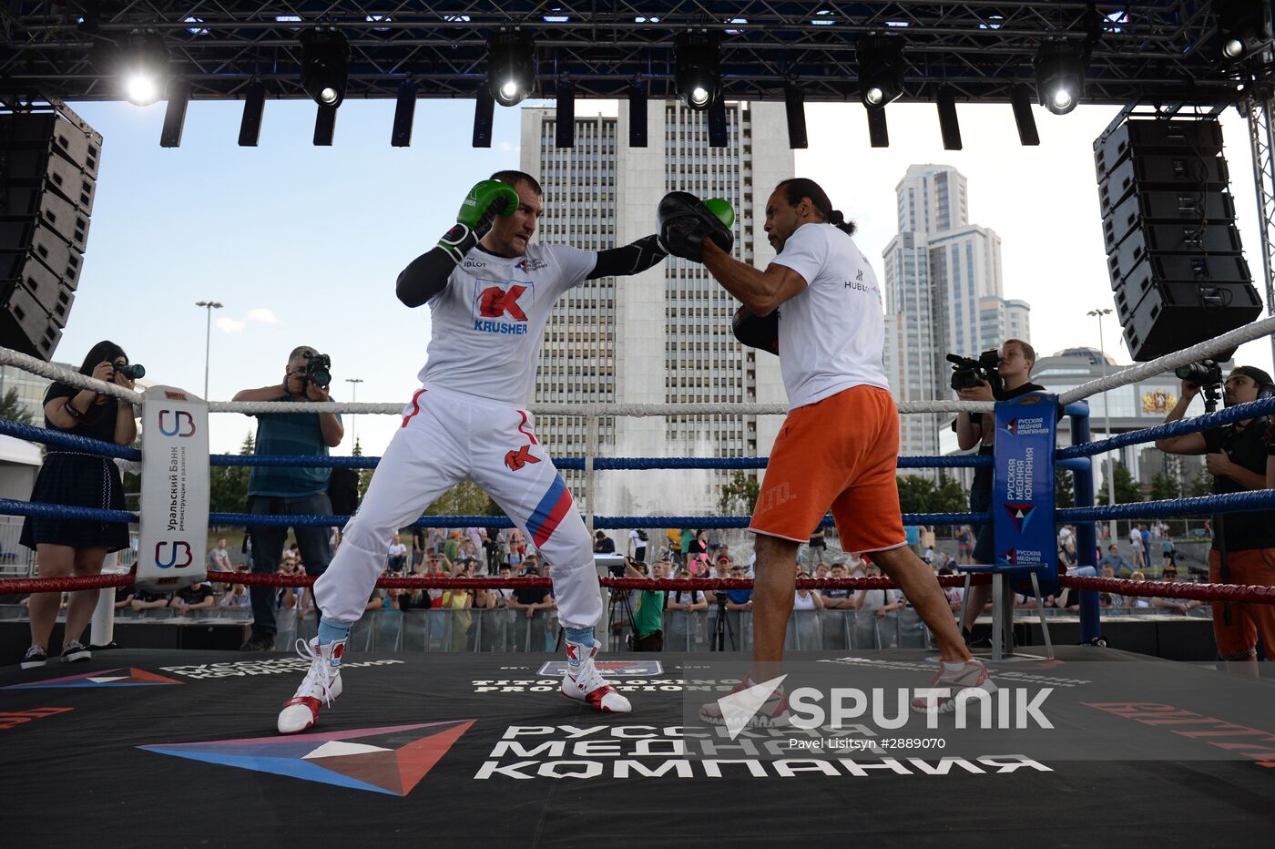 Boxing. Sergey Kovalev and Isaac Chilemba hold training