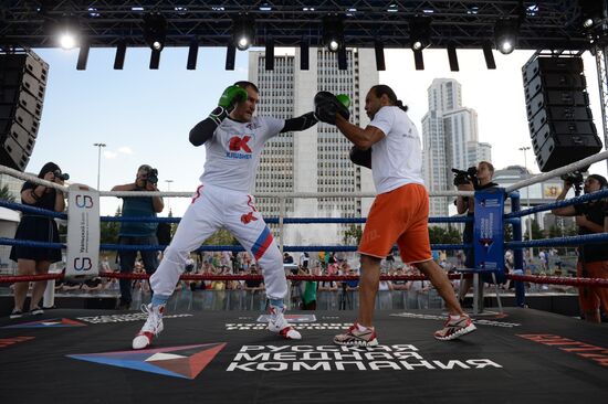 Boxing. Sergey Kovalev and Isaac Chilemba hold training