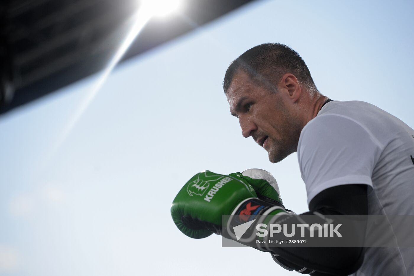 Boxing. Sergey Kovalev and Isaac Chilemba hold training