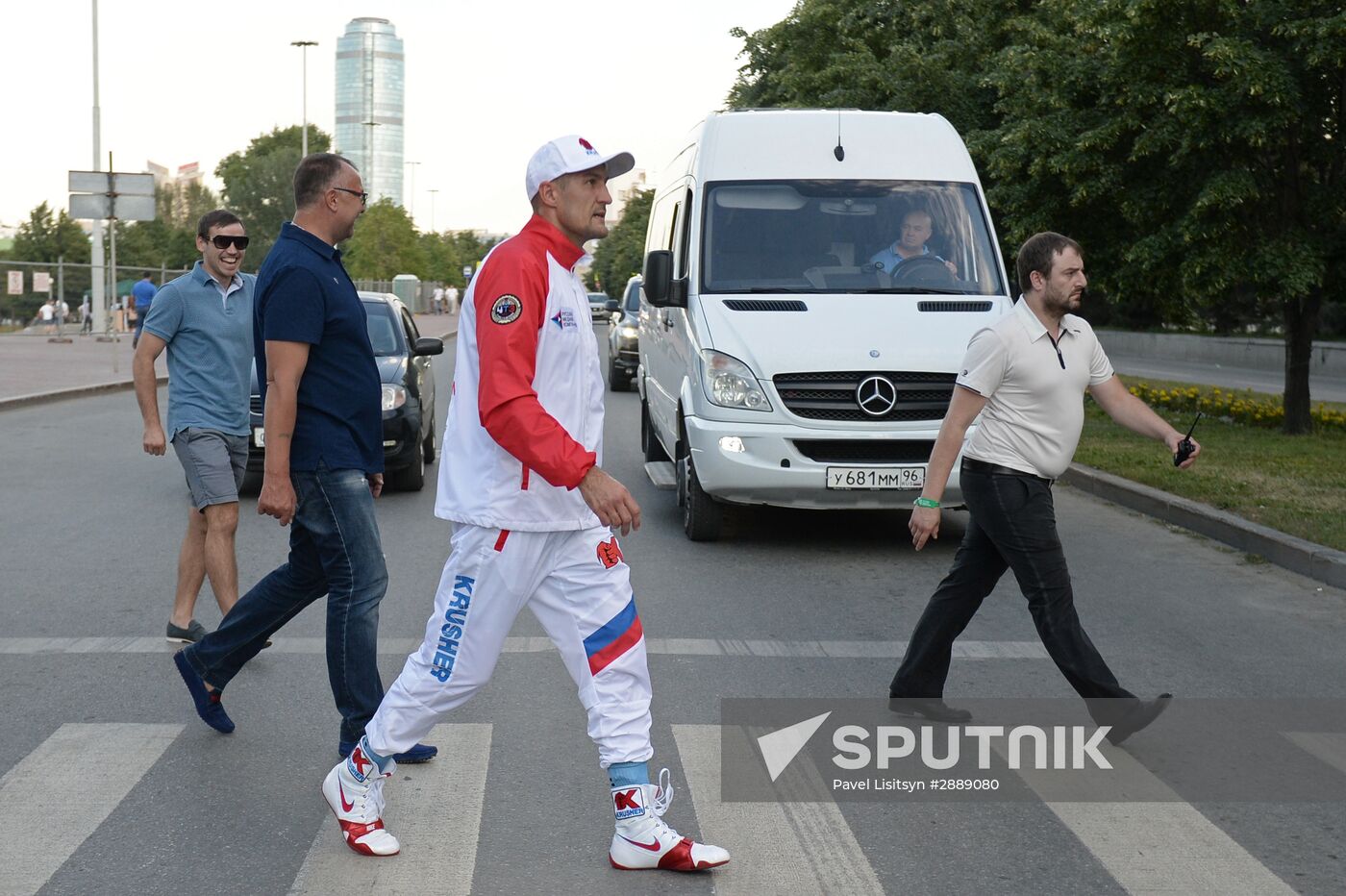 Boxing. Sergey Kovalev and Isaac Chilemba hold training