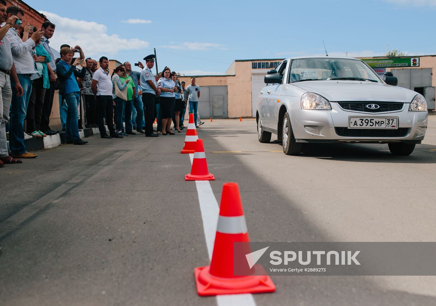 Traffic police officers demonstrate new exam rules