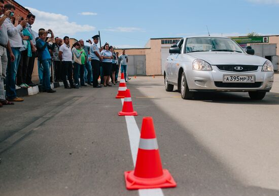 Traffic police officers demonstrate new exam rules