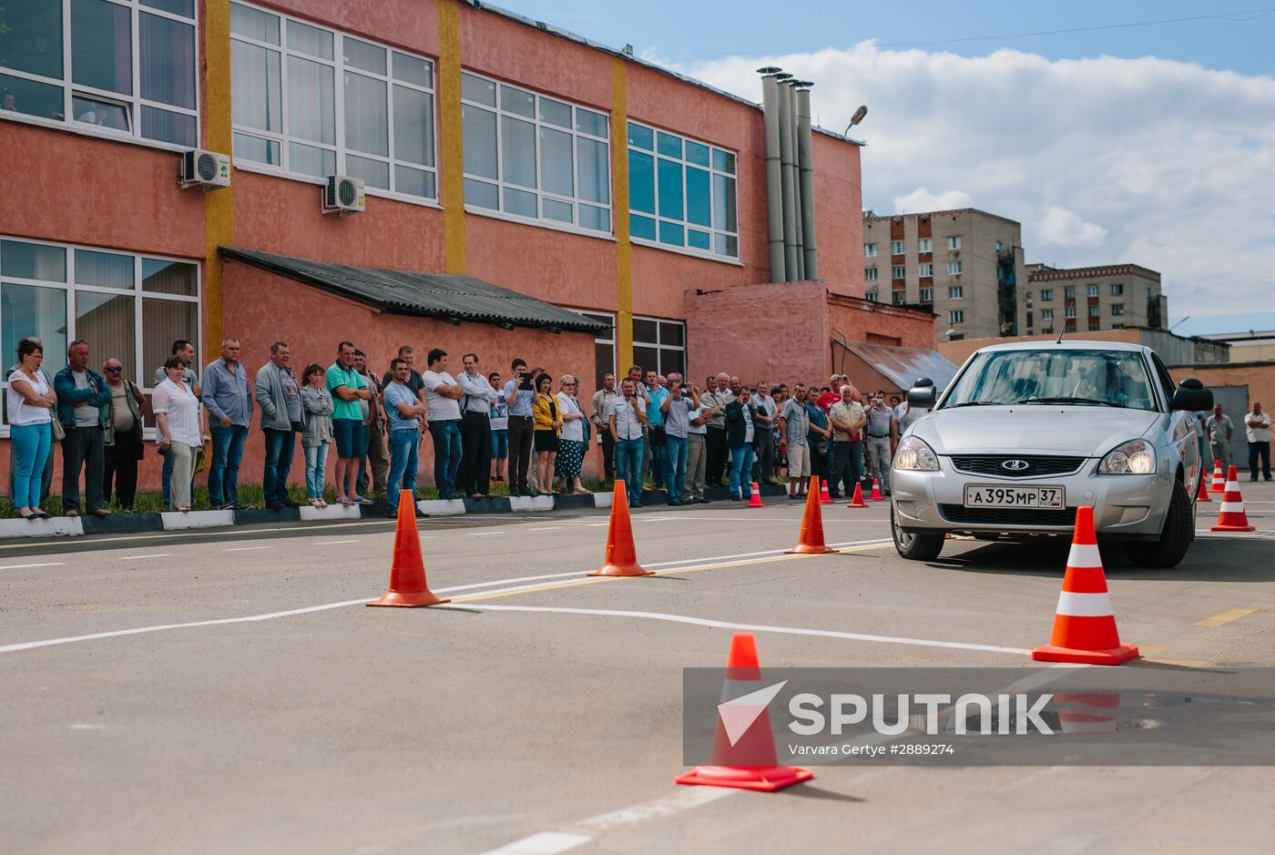 Traffic police officers demonstrate new exam rules