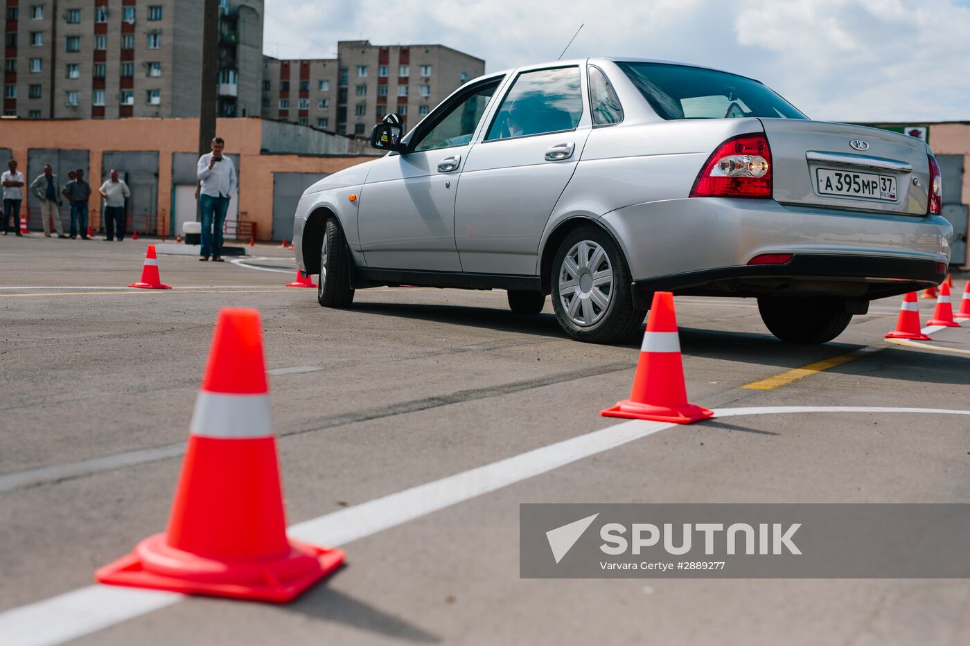 Traffic police officers demonstrate new exam rules