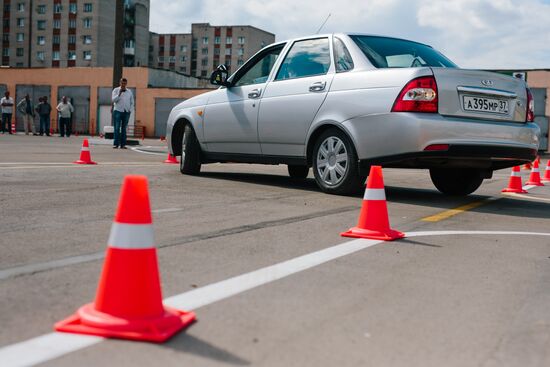 Traffic police officers demonstrate new exam rules