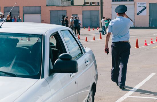 Ivanovo traffic police officers demonstrate new exam rules