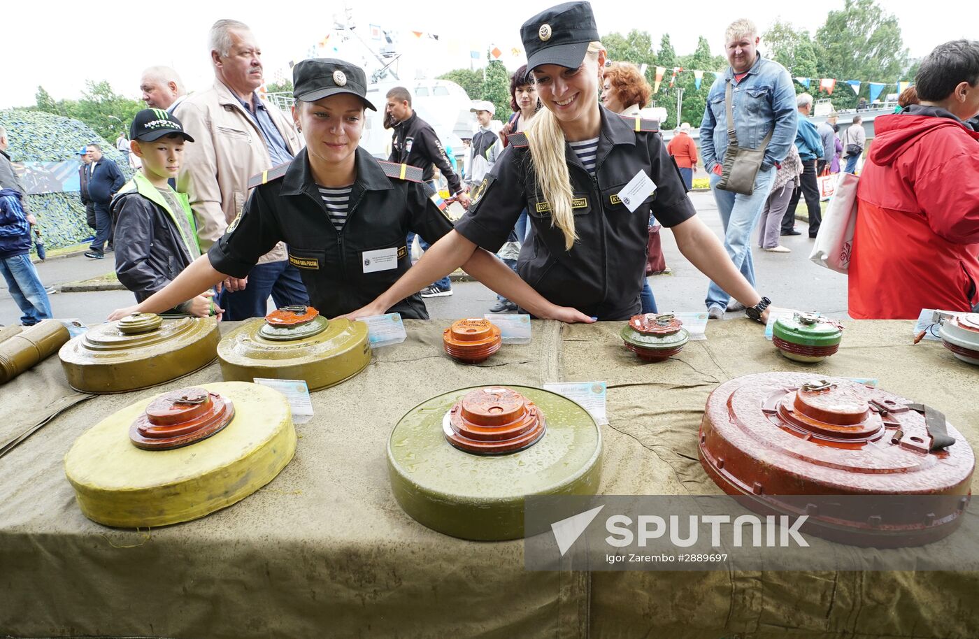 Baltic Fleet showcases weapons during City Day celebration