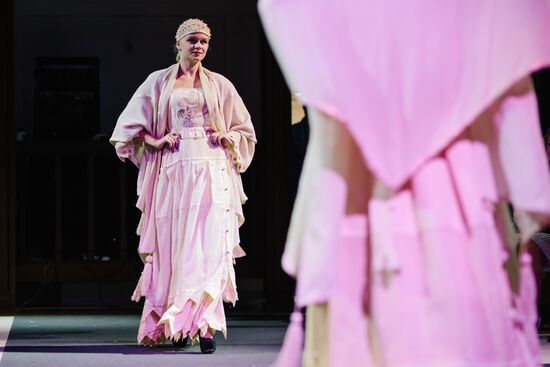 Russian Festival of summer fashion "Plyos-on-Volga. Linen Palette"