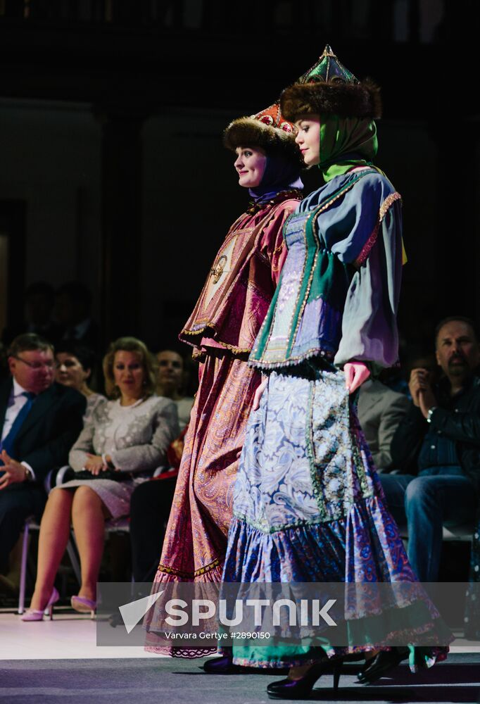 Russian Festival of summer fashion "Plyos-on-Volga. Linen Palette"
