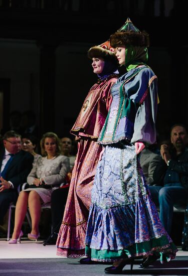 Russian Festival of summer fashion "Plyos-on-Volga. Linen Palette"