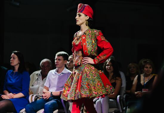 Russian Festival of summer fashion "Plyos-on-Volga. Linen Palette"