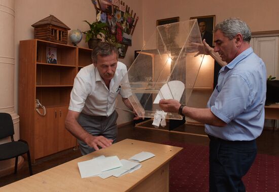 Referendum on pre-term presidential election in Abkhazia