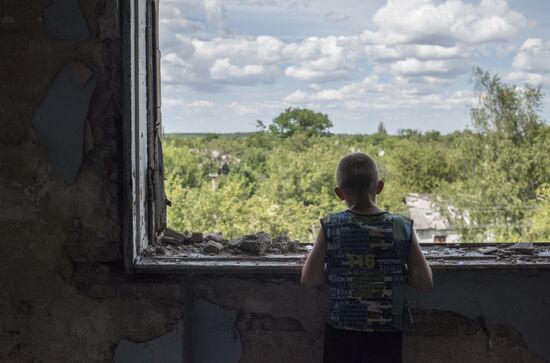 Abandoned school becomes shelter for Gorlovka residents