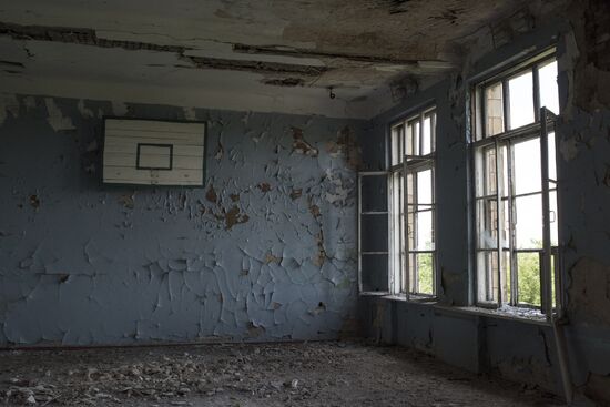 Abandoned school becomes shelter for Gorlovka residents