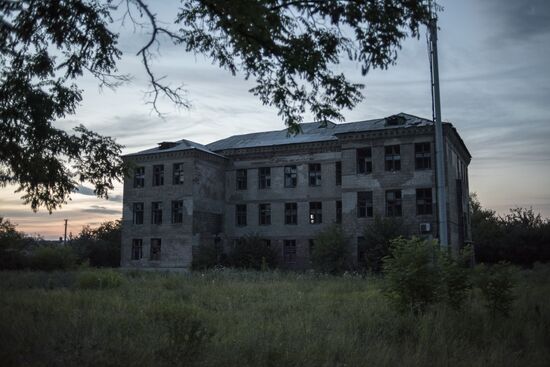 Abandoned school becomes shelter for Gorlovka residents