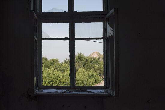 Abandoned school becomes shelter for Gorlovka residents