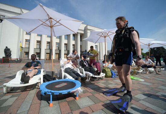 Kiev hosts "Get Down to Work, Deputies" event
