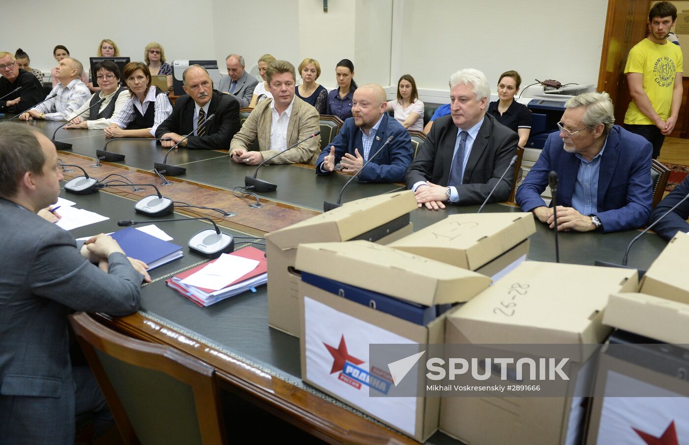 Fatherland Party members submit registration documents to Russian Central Election Commission