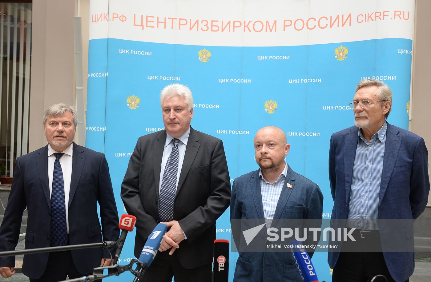 Fatherland Party members submit registration documents to Russian Central Election Commission