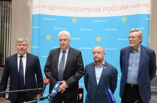 Fatherland Party members submit registration documents to Russian Central Election Commission