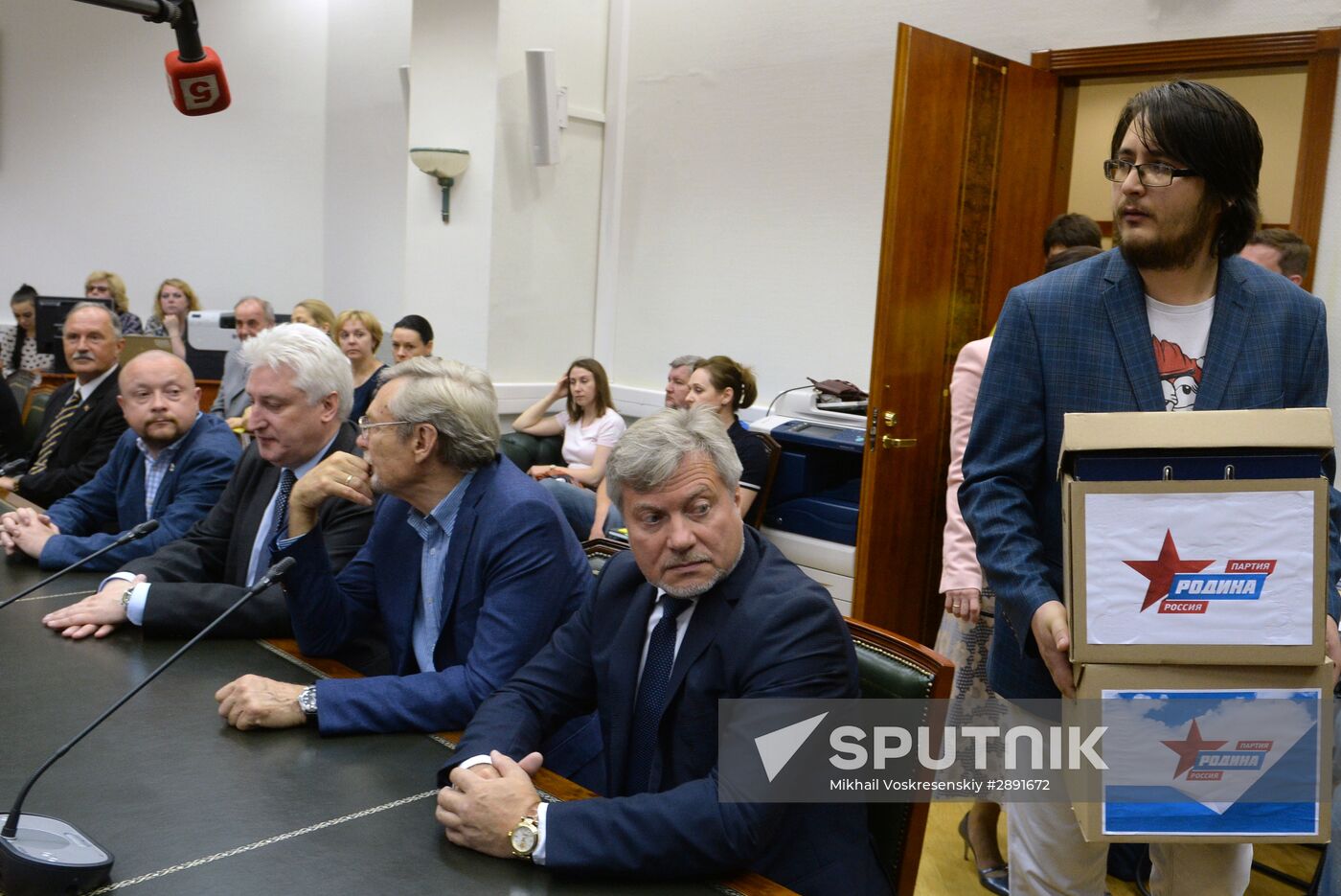 Fatherland Party members submit registration documents to Russian Central Election Commission