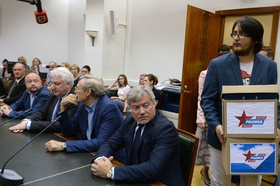 Fatherland Party members submit registration documents to Russian Central Election Commission