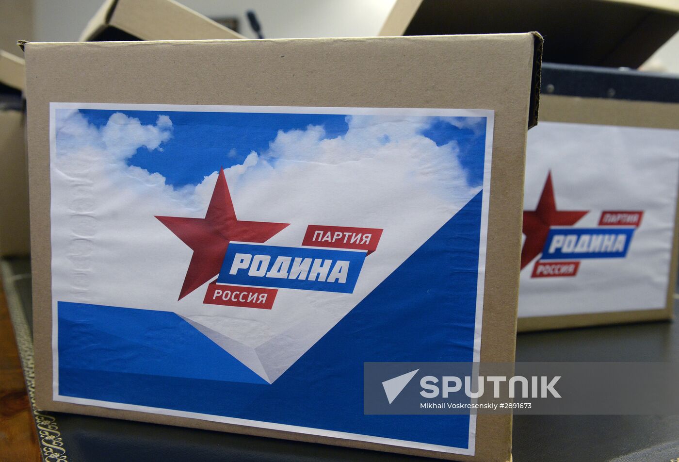 Fatherland Party members submit registration documents to Russian Central Election Commission