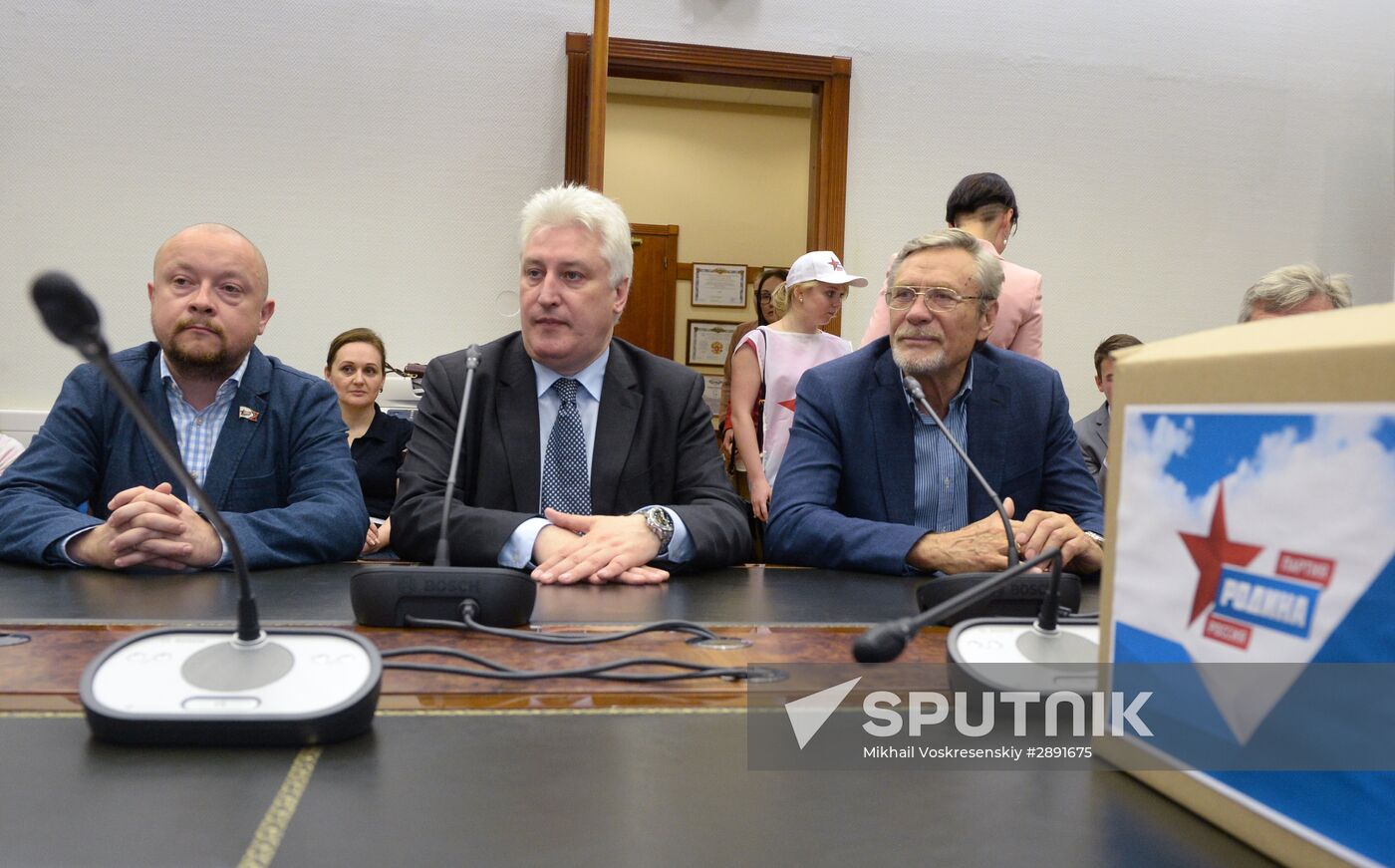 Fatherland Party members submit registration documents to Russian Central Election Commission